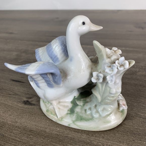 K's Collection Vintage Duck with Ducklings Porcelain Figurine Blue and White - Picture 7 of 10